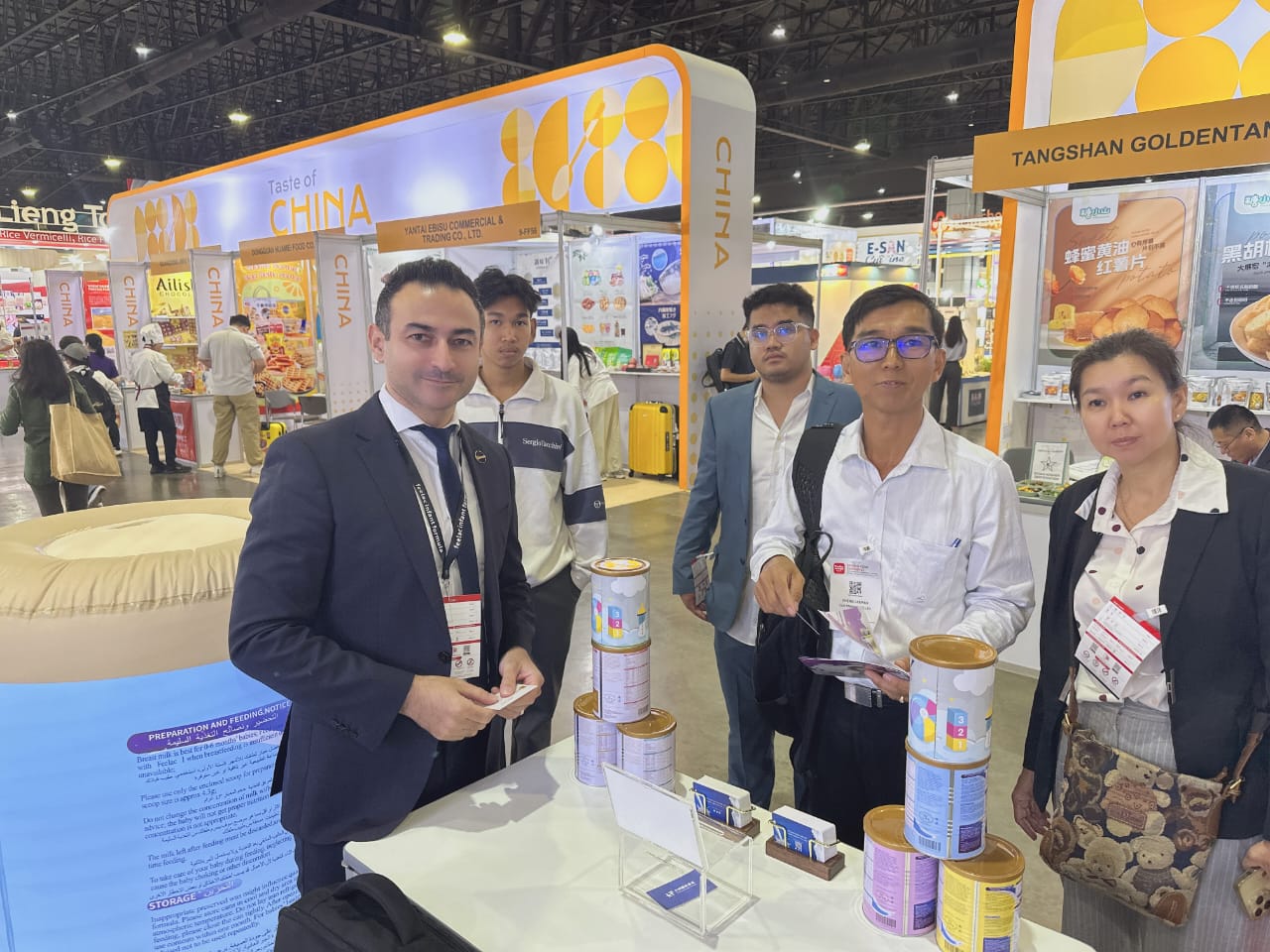 Feelac team at exhibition - photo 4