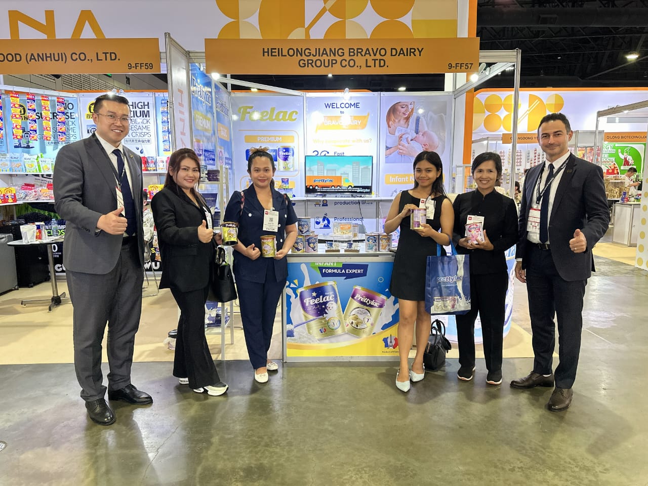 Feelac team at exhibition - photo 2
